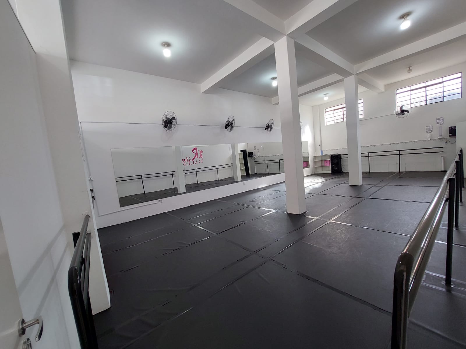 SALA 1 ATRAS DA RESCEPÇÃO